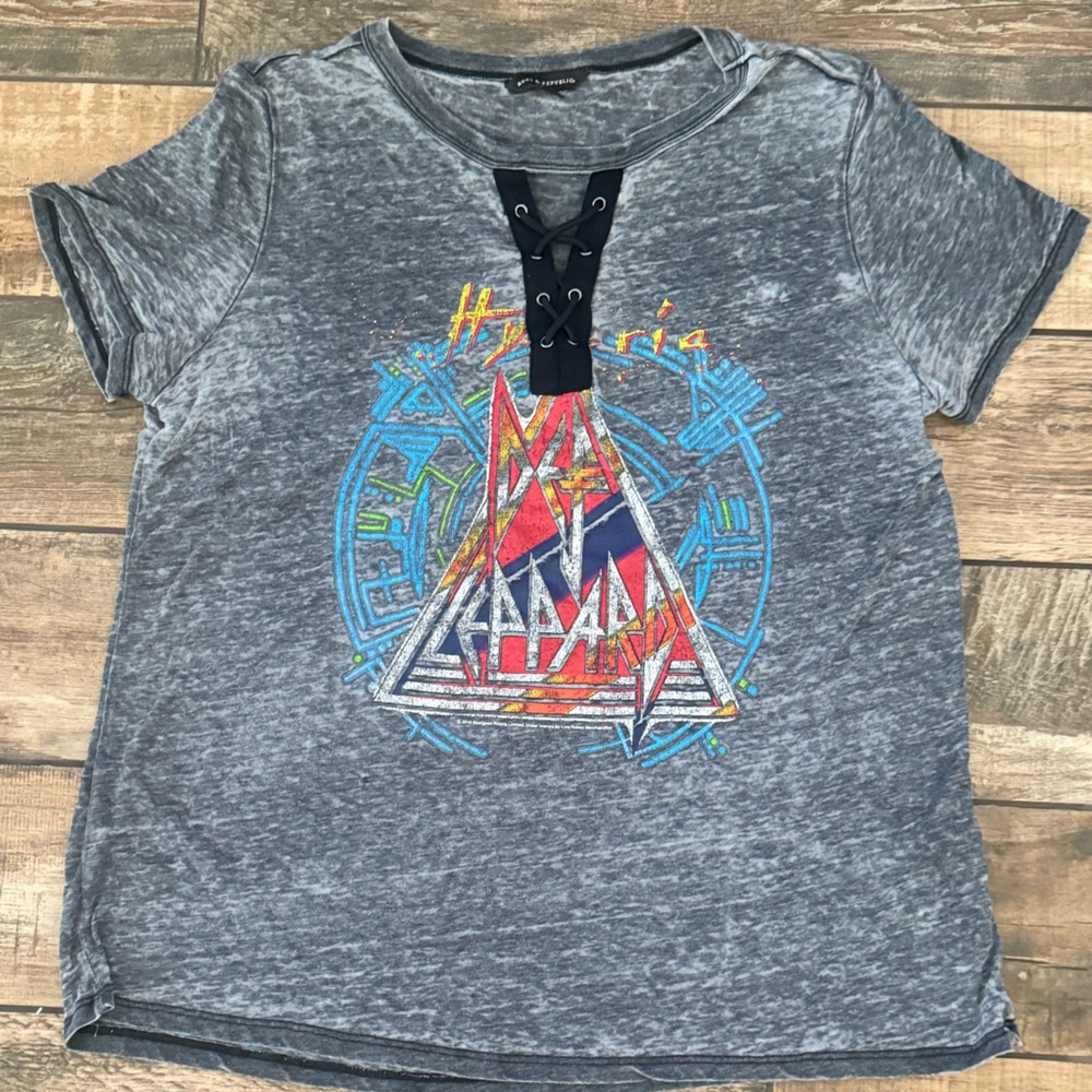 EUC Rock & Republic Def Lepard Hyteria Short Sleeve T-Shirt Size XLarge